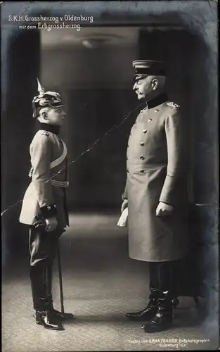 Ak Großherzog von Oldenburg mit dem Erbgroßherzog, Portrait, Uniform
