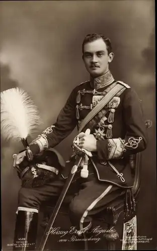 Ak Herzog Ernst August von Braunschweig, Totenkopfhusar, Portrait, Uniform