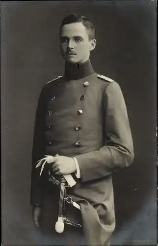 Ak Herzog Carl Eduard von Sachsen Coburg Gotha, Uniform, Säbel