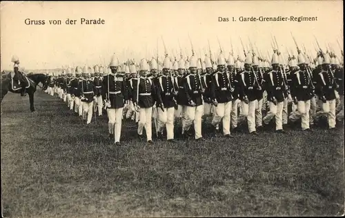 Ak Gruß von der Parade, Parademarsch vor dem Kaiser