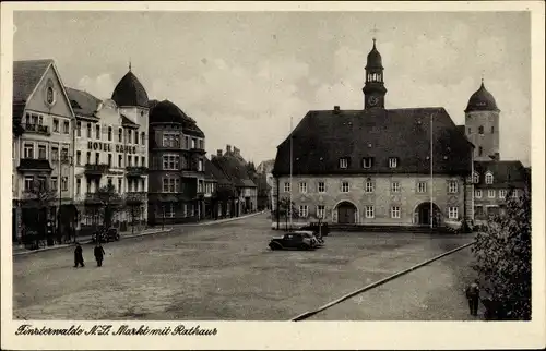 Ak Finsterwalde in der Niederlausitz, Markt mit Rathaus