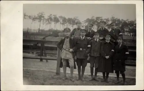 Foto Ak Bahnhof Heeresstraße, Übung der Jugend Kompagnie 1917