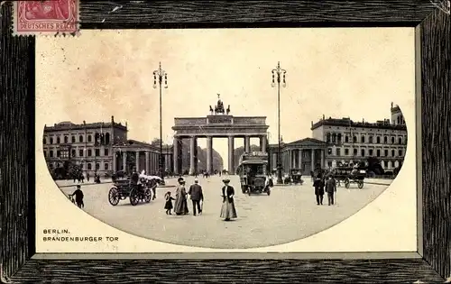 Ak Berlin Mitte, Brandenburger Tor, Kutsche, Passanten