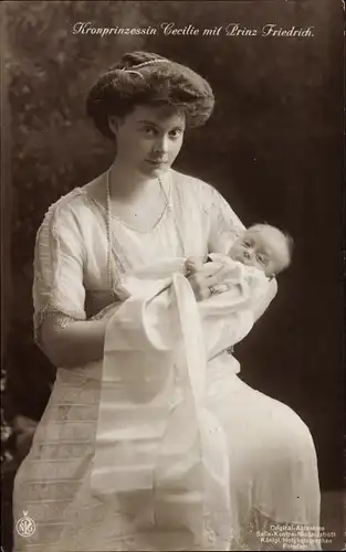 Ak Kronprinzessin Cecilie von Preußen mit Prinz Friedrich