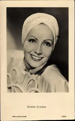 Ak Schauspielerin Greta Garbo, Portrait, Turban, MGM