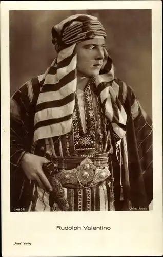 Ak Schauspieler Rudolph Valentino, Portrait als Araber