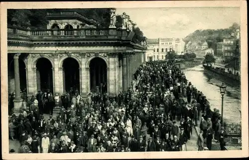 Ak Karlovy Vary Karlsbad Stadt, Mühlbrunnkolonnade, Trinkzeit