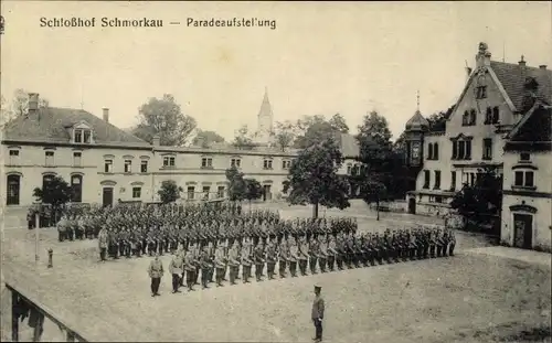 Ak Schmorkau Neukirch Sachsen, Schlosshof, Paradeaufstellung