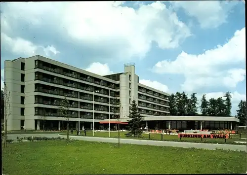 Ak Bad Schussenried in Oberschwaben, Kurklinik am Wald, Außenansicht