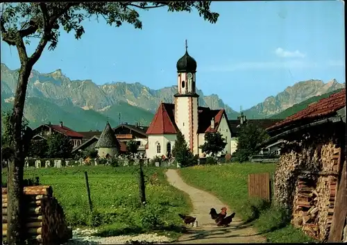 Ak Wallgau Oberbayern, Dorfidylle rund um die Jakobskirche gegen Wettersteingebirge