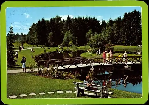 Ak Bad Wörishofen im Unterallgäu, Weiher im Kurpark, Passanten