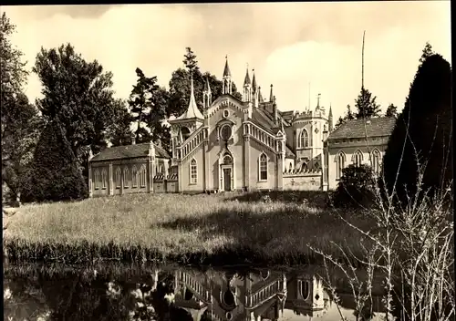 Ak Wörlitz, Gebäude, Außenansicht, Teich, Wörlitzer Park