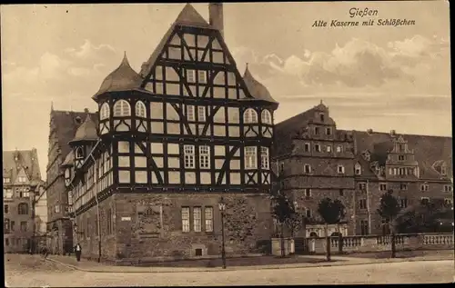 Ak Gießen an der Lahn Hessen, Alte Kaserne mit Schlösschen