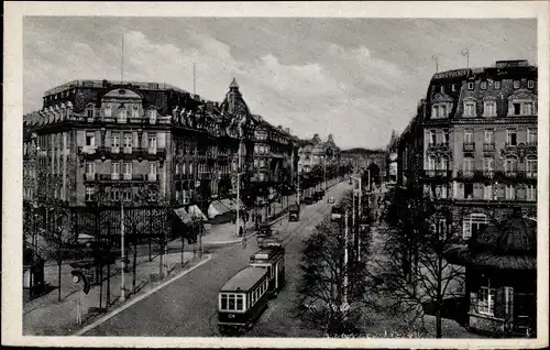 Ak Luxemburg Luxembourg, Pariser Platz, Straßenbahn