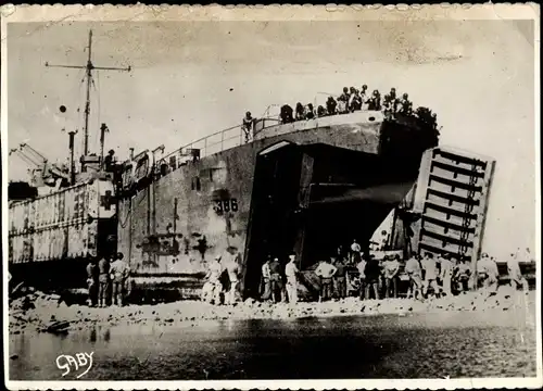 Ak Debarquement en Normandie, equipe de debarquement alliée apporte avec elle sa propre jetée, 2.WK