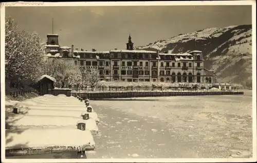 Ak Zell am See in Salzburg, Grand Hotel am See bei verschneiter Umgebung