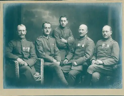Foto Deutsche Soldaten in Uniform, Orden, Abzeichen, Gruppenbild, Straubing