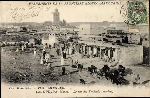 Ak Oudjda Oujda Marokko, La rue des Fondouks (remises)