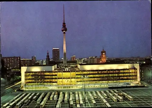 Ak Berlin Mitte, Hauptstadt der DDR, Palast der Republik, Fernsehturm, Nachtbeleuchtung