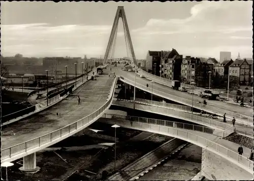 Ak Köln am Rhein, Severinsbrücke, Ab- und Auffahrten von Köln-Deutz aus gesehen