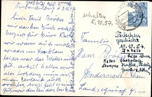 Ak Neubrandenburg in Mecklenburg, Stargader Tor, Passanten