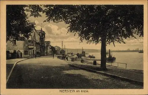 Ak Nierstein am Rhein, Partie am Rhein, Schiffe