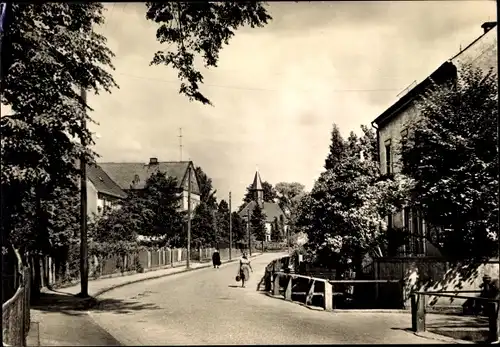 Ak Arnsdorf in Sachsen, Dorfstraße, Kirche