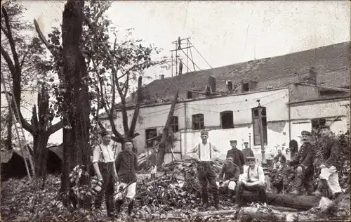 Ak Chemnitz Sachsen, Tiergarten Scheibe, Militär bei Aufräumungsarbeiten n. d. Sturm a. 27. Mai 1916