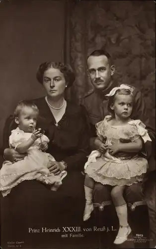 Ak Prinz Heinrich XXXIII. von Reuss jüngere Linie, Familienportrait
