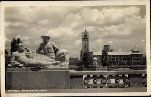 Ak München, Deutsches Museum, Außenansicht, Statue
