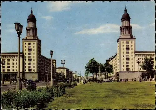 Ak Berlin Friedrichshain, Frankfurter Tor, Gebäude und Straßenpartie, Eingang zur U Bahn