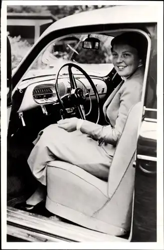 Ak Prinzessin Beatrix der Niederlande in einem Automobil, Portrait 1956