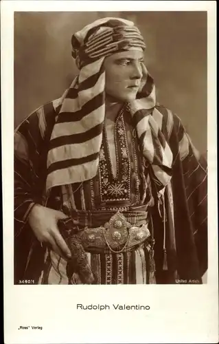 Ak Schauspieler Rudolph Valentino, Portrait als Araber