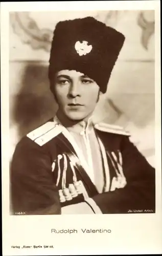 Ak Schauspieler Rudolph Valentino, Portrait, Georgische Uniform