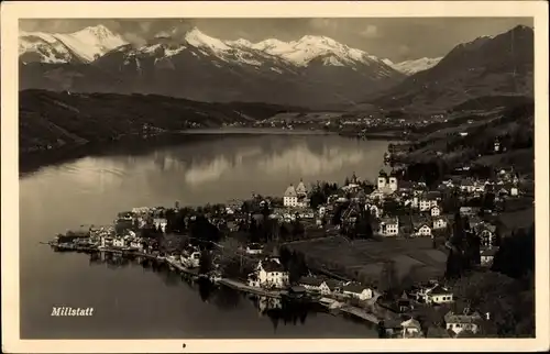 Ak Millstatt Kärnten, Häuser auf Landspitze am See, Berge