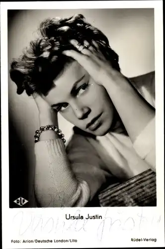Ak Schauspielerin Ursula Justin, Portrait, Geld aus der Luft