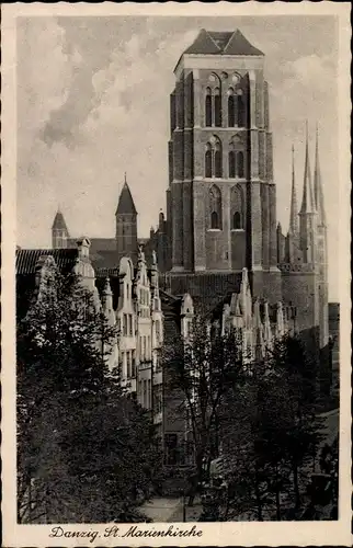 Ak Danzig Polen, Blick auf die St. Marienkirche, Straßenansicht