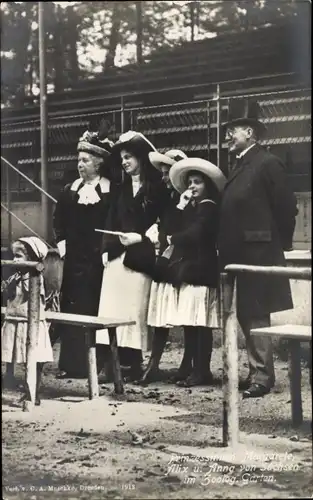 Ak Prinzessinnen Margarete, Alix und Anna von Sachsen im Zoo