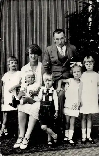 Foto Ak Adlige Familie von Sigmaringen, Kinder, Eltern