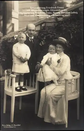 Ak Großherzog Friedrich Franz, Großherzogin Alexandra, Erbgroßherzog von Mecklenburg Schwerin