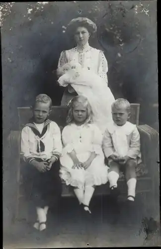 Foto Ak Deutsches Adelshaus Sachsen-Coburg-Gotha, Kinder