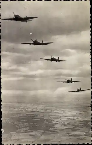 Ak Aviation Britannique, Royal Air Force en formation, Britische Kampfflugzeuge