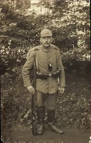 Foto Ak Deutscher Soldat in Uniform, Sturmsoldat 130, I. WK