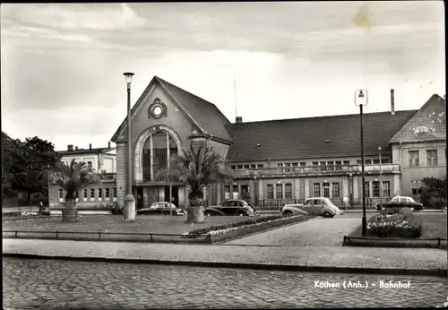 Ak Köthen in Anhalt, Bahnhof, Außenansicht