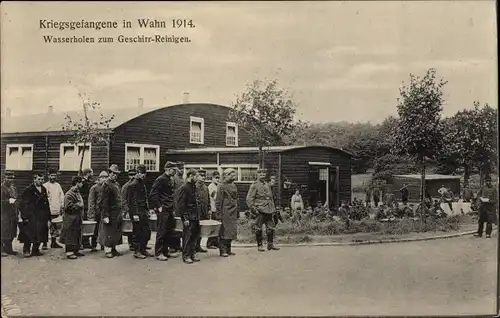 Ak Wahn Köln Kriegsgefangene in Wahn 1914, Wasserholen zum Geschirrreinigen