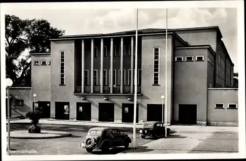 Ak Weimar in Thüringen, Blick auf die Weimarhalle, Autos