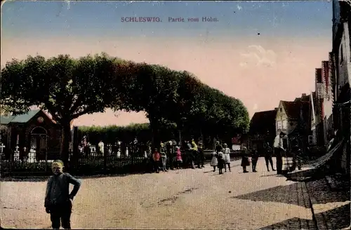 Ak Holm Schleswig an der Schlei, Straßenpartie, Passanten