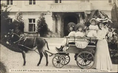 Ak Madame la Duchesse de Vendome et les Princesses Marie Louise, Sophie et Genevieve d'Orleans