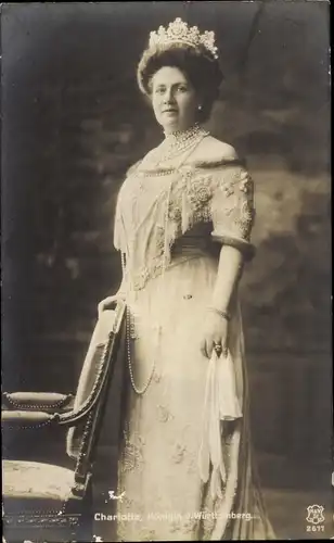 Ak Charlotte Königin von Württemberg, Portrait, Kleid, Krone