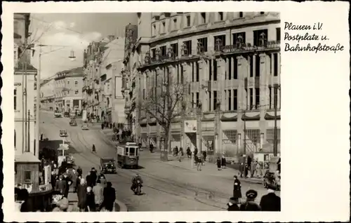 Ak Plauen im Vogtland, Postplatz und Bahnhofstraße, Passanten, Straßenbahn